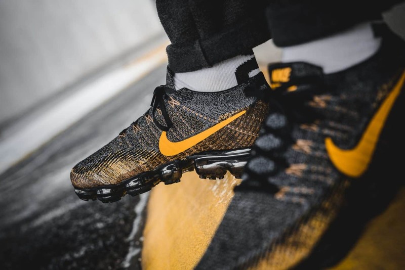 Nike vapormax clearance black mineral gold